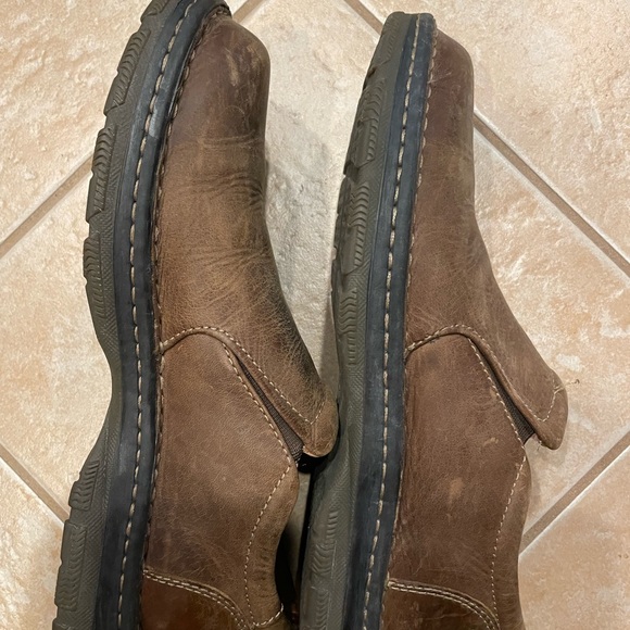 Gently used Bass men’s slip on shoe size 9 1/2 wide. - Picture 4 of 6